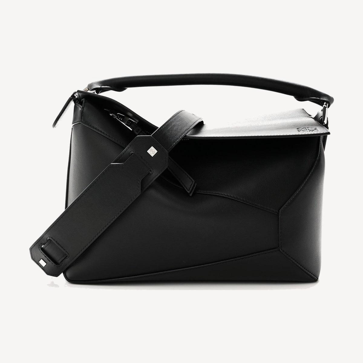 Loewe Puzzle Edge Medium in black calfskin